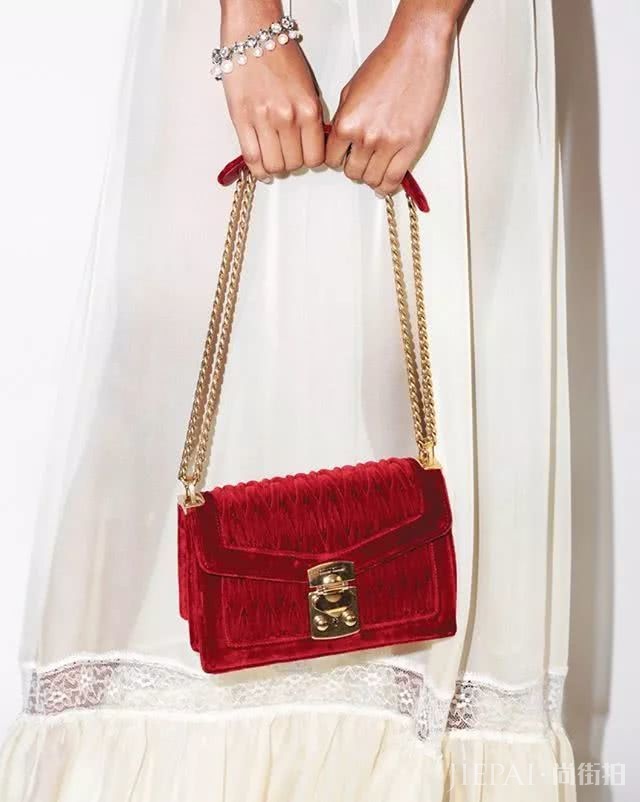 Prada、Gucci圣诞限定包包,妹子们都喜欢的约会单品