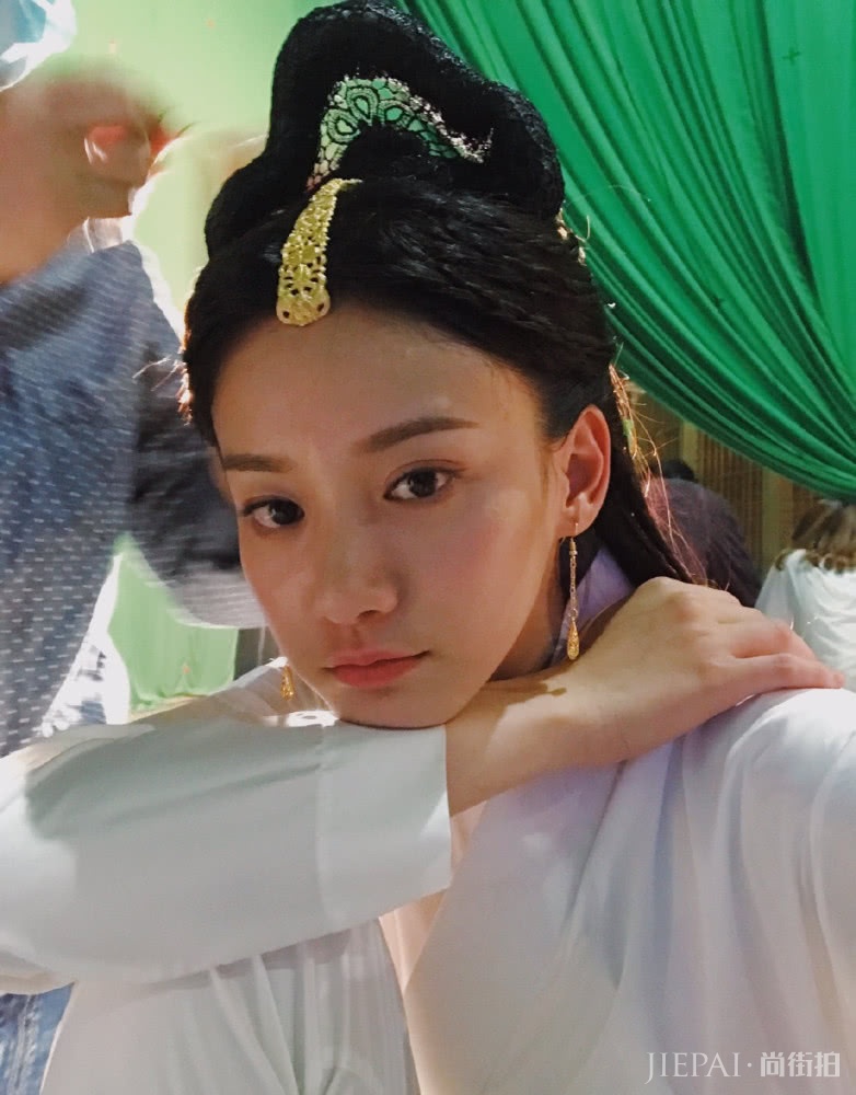 新晋香港宅男女神袁澧林,最近红遍ins。还是一位妥妥的广告女王!