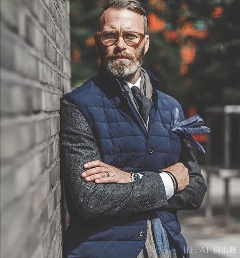 冬季多利用叠穿，玩出不一样的层次风格！