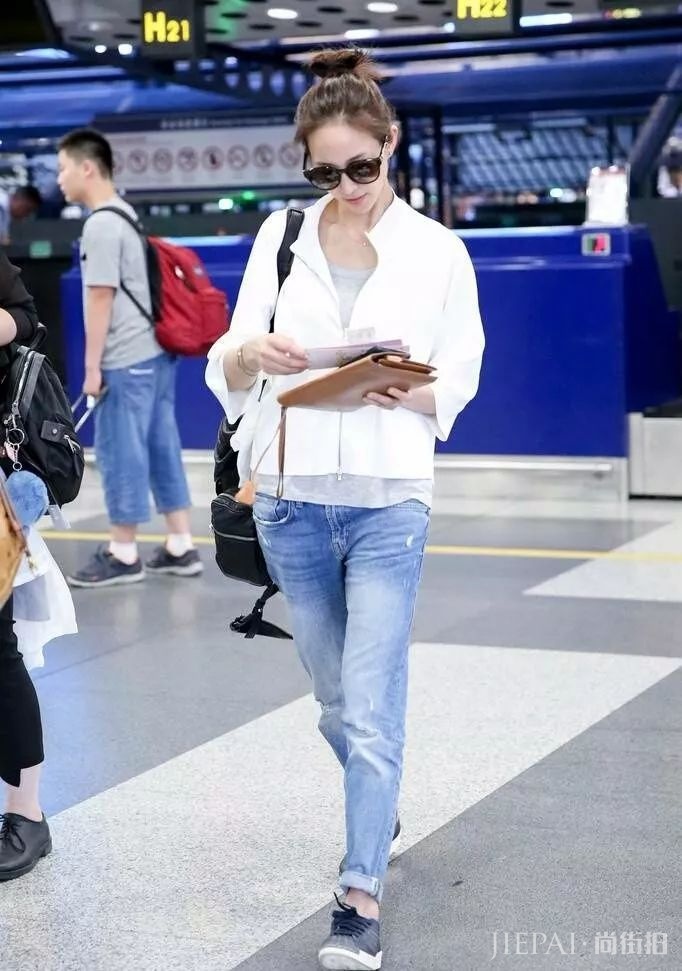 张钧甯这裤子都洗到发白了,居然还在穿!