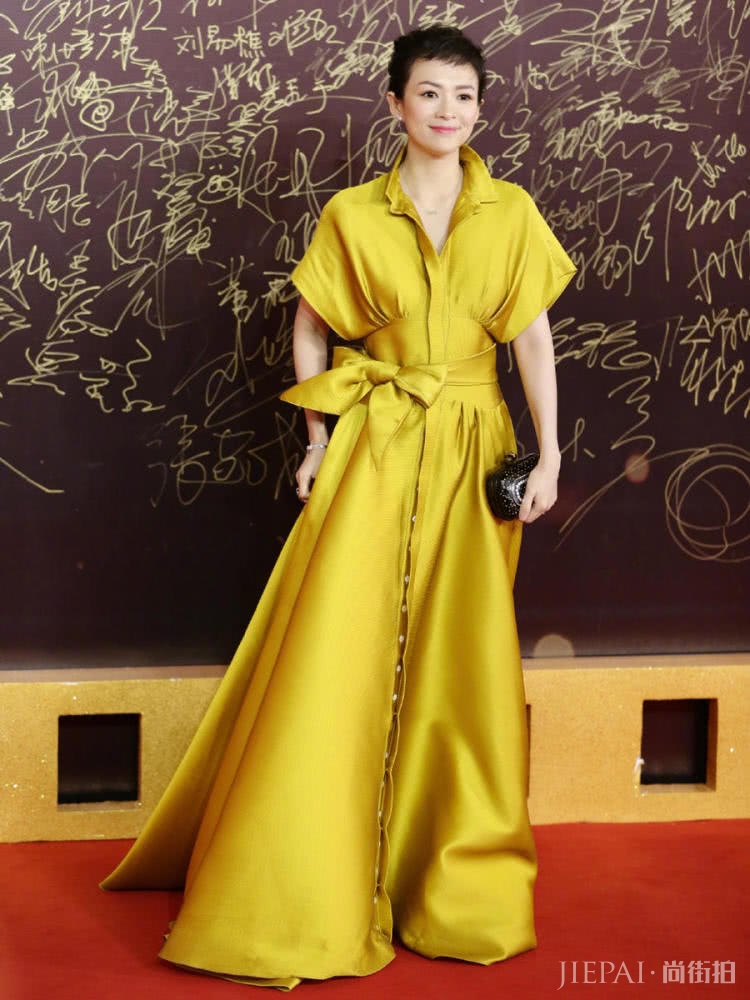 汤唯与章子怡同穿黄裙，一个秀水蛇腰，一个发型抢镜！