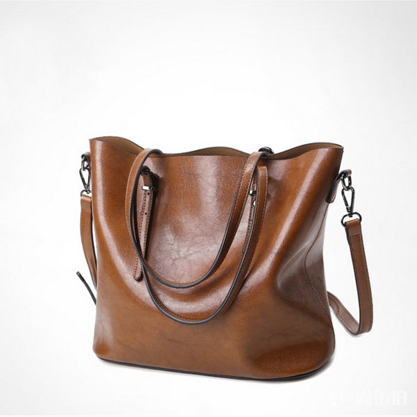 只有这些包包才配得上你的冬大衣