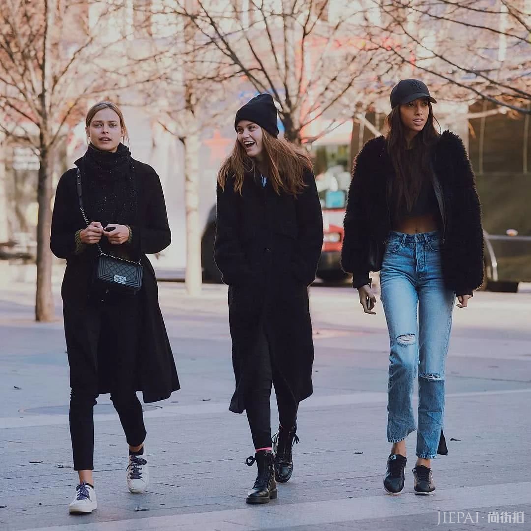 最值得投资的大衣除了黑驼灰，还有这两个色