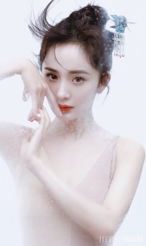 杨幂的“仙女”日常，五官精致眼神灵动，大幂幂最美了