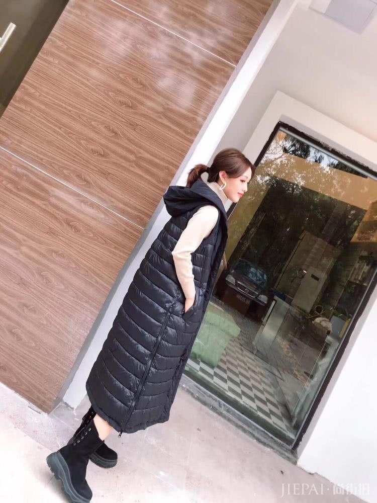 这件羽绒服想低调都很难!秋冬衣服颜值担当,要多美有多美