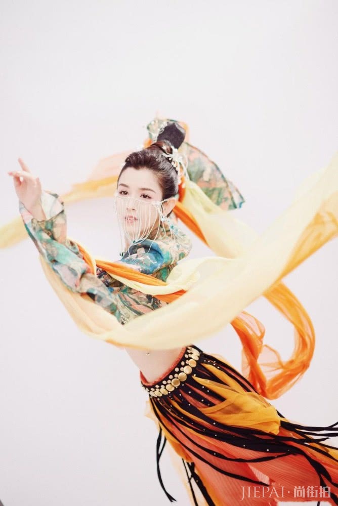 一夜爆红“新疆第四美”,没有同款基因,但是同款妆容学起来