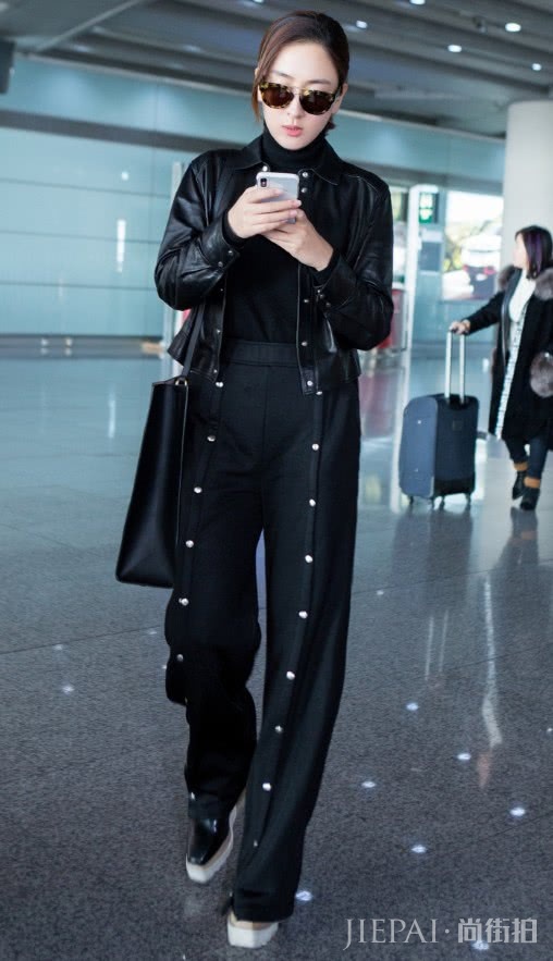 马苏的裤子和皮衣成了一条线，秒变腿长1米8