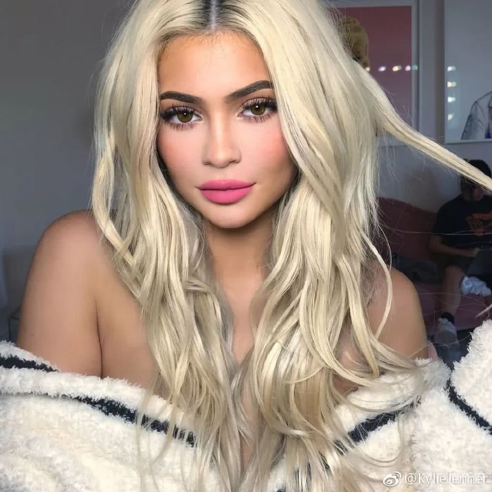 年末妆容怎么化才亮眼?Kylie Jenner给出了最佳示范