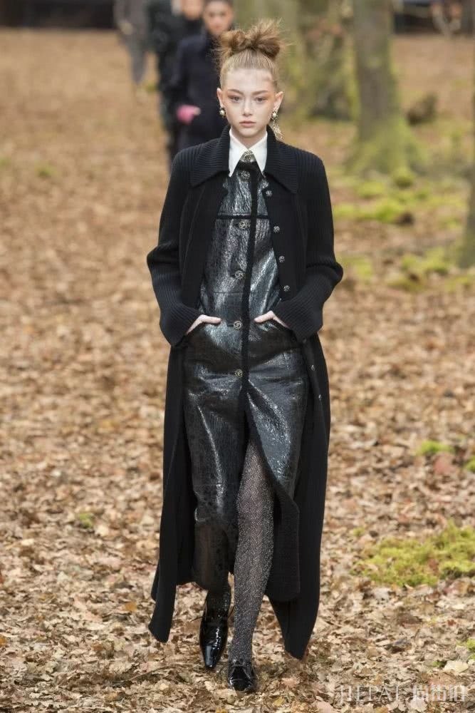 道姑头在2018年又回来了?女明星们已经都扎起来了