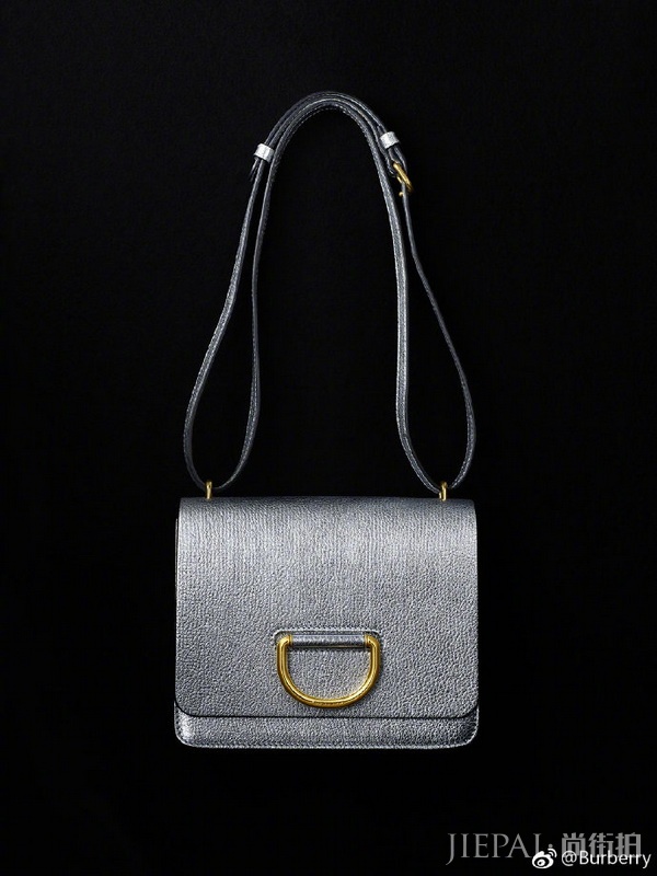 BurberryGifts摩登女士衣橱里的包包