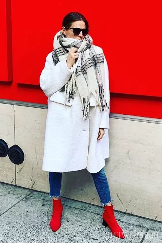 欧美街拍 时尚潮人只靠一条“围巾”立马变优雅