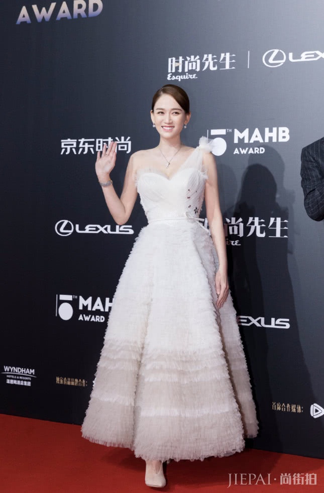 陈乔恩素颜亮相,皮肤细腻白到发光