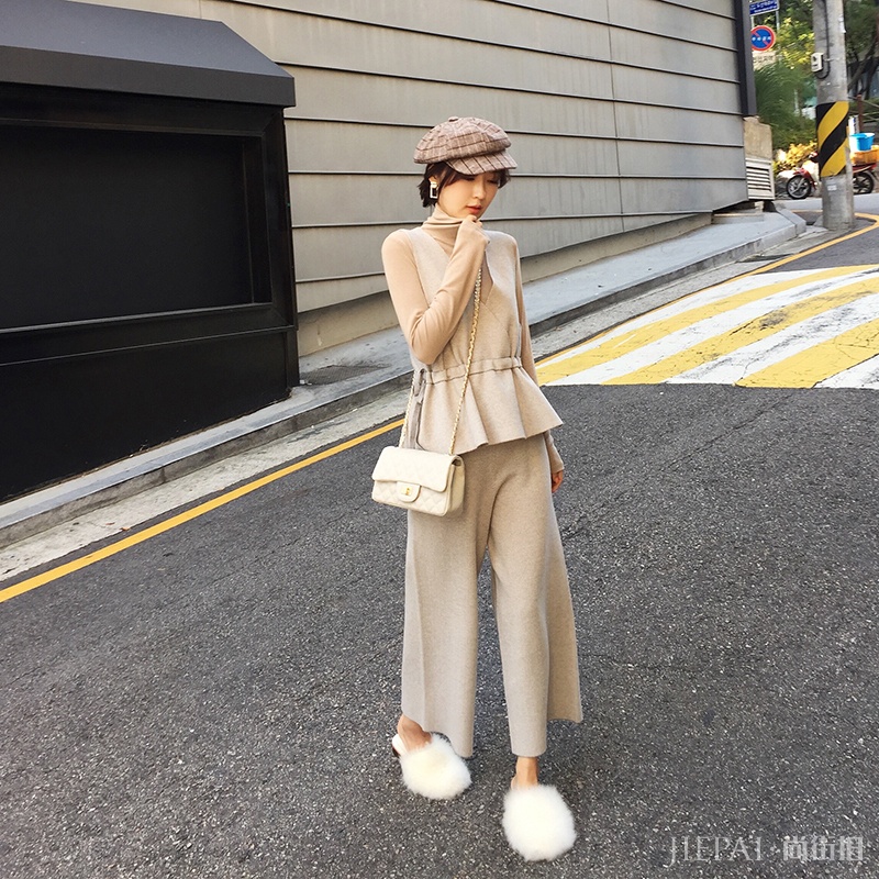 女神套装复古时髦,简单大方的款式