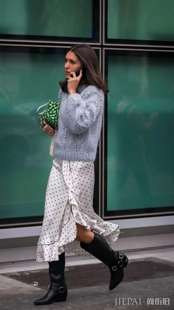 穿上一件温暖纯色毛衣,让简约与优雅并行