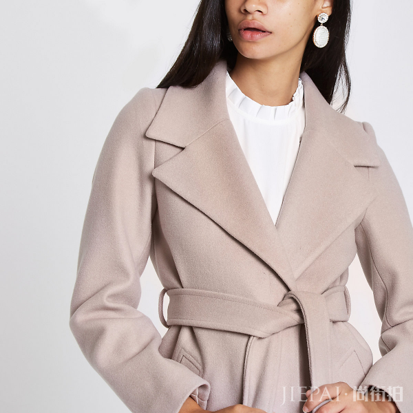 浅色毛衣怎么搭配外套 属于明亮色调的针织魔法