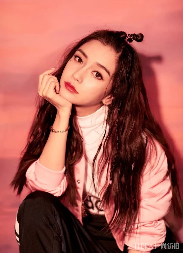 道姑头在2018年又回来了？女明星们已经都扎起来了