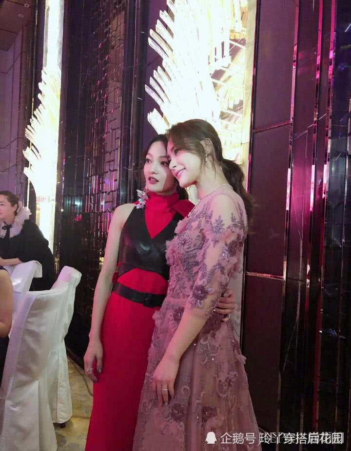 张韶涵同框阿娇很是温馨,身穿红裙实在太惊艳
