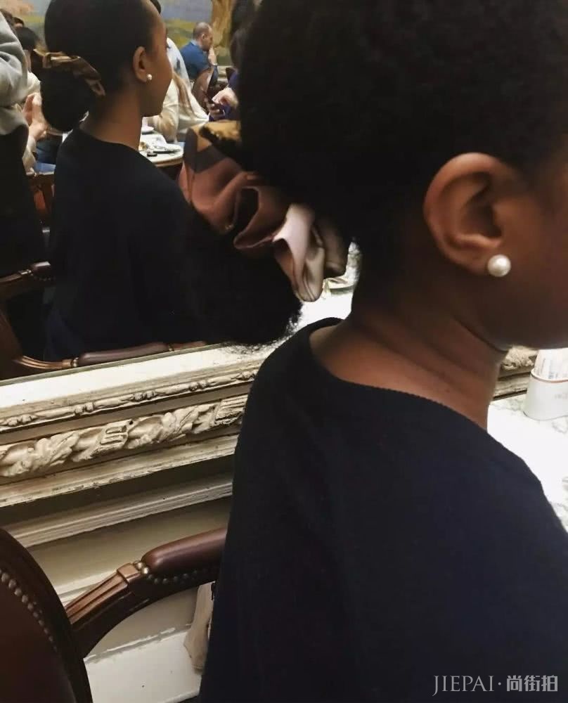 时尚圈太膨胀了吧 小时候1块钱的发圈现在卖到1000 凭什么