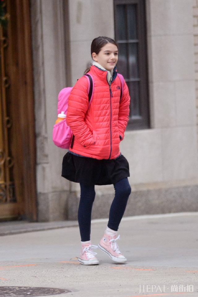 小苏瑞穿旧衣保暖又接地气，英气五官越来越像阿汤哥，想低调都难