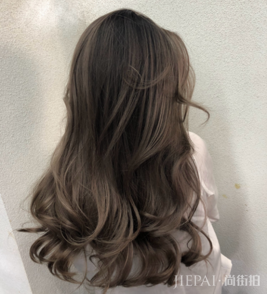 棕灰色头发图片 今年秋冬这个发色最适合你