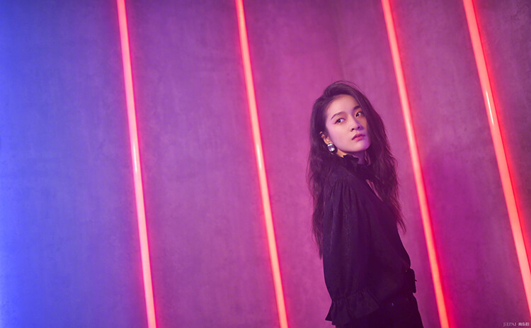 张雪迎穿黑色系就特时髦