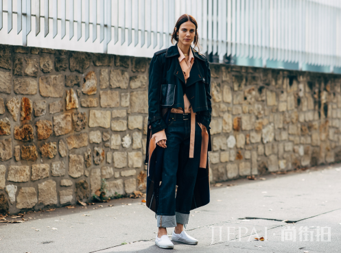 长款大衣怎么搭配牛仔裤 街头率性优雅迷人一次性全满足