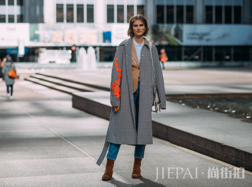 长款大衣怎么搭配牛仔裤 街头率性优雅迷人一次性全满足