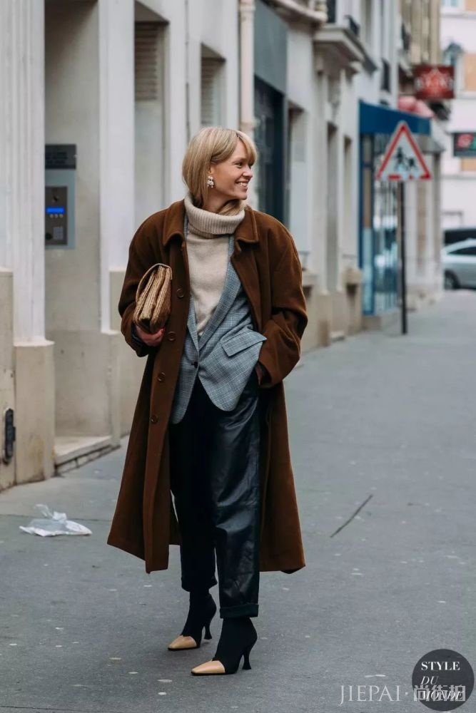 不管穿什么外套，内搭毛衣都是必不可少的!