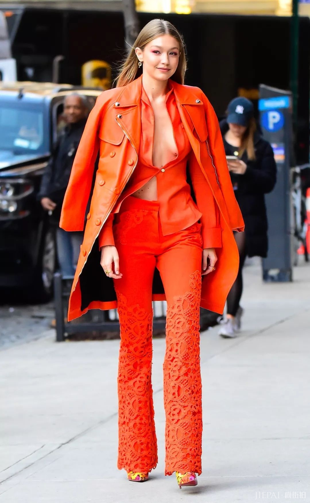 英国女王最爱的颜色,要不你穿起来试试?