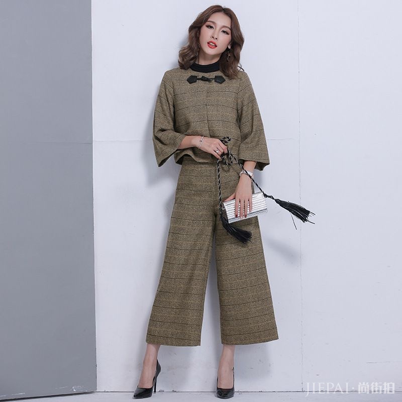 时髦套装配裸靴,高级洋气显嫩美