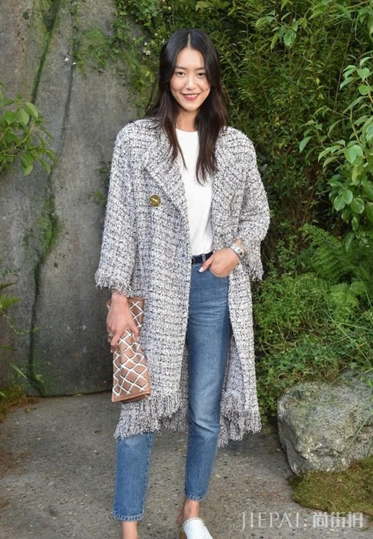 灰色大衣不会穿?这几款搭配look给你全新视觉美感