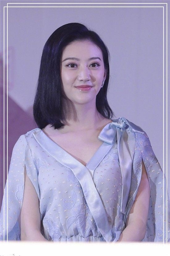 景甜甜美的气息放飞自我，连衣裙现身！