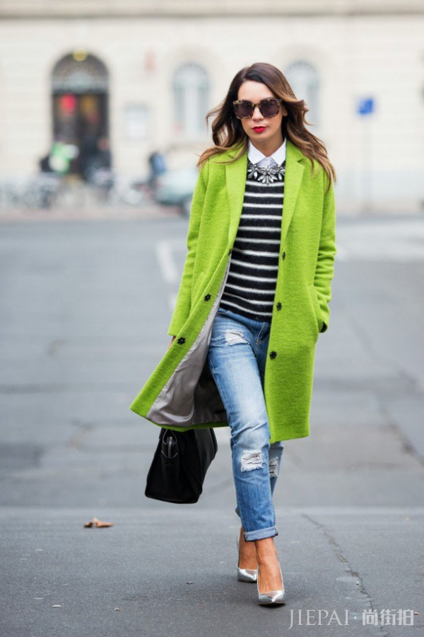 毛绒绒的温暖时尚魔法 白衬衫配什么毛衣