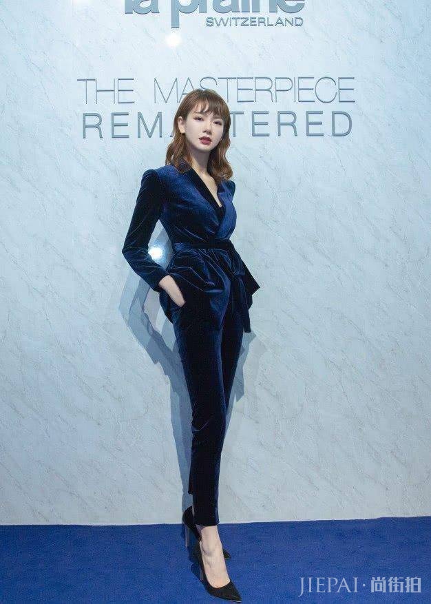 戚薇新刘海,看起来像又整容了?