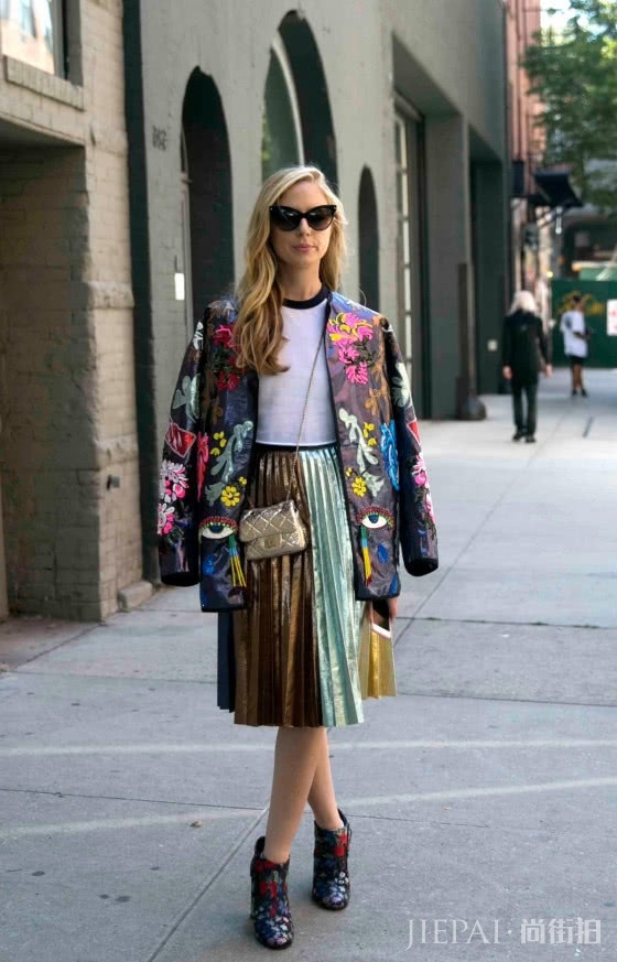 小个子怎么穿才显气质？百褶裙来助攻，舒适又养眼