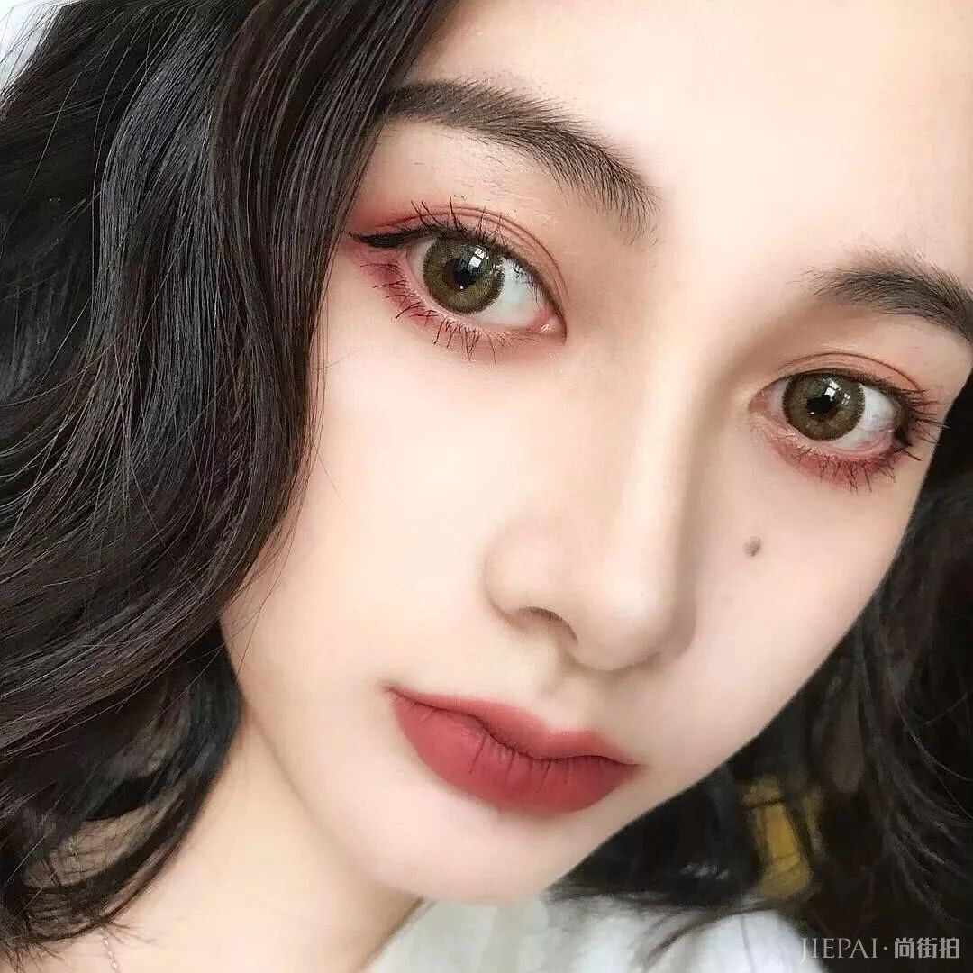 眼妆有很多种,但别再画这种眼妆了!
