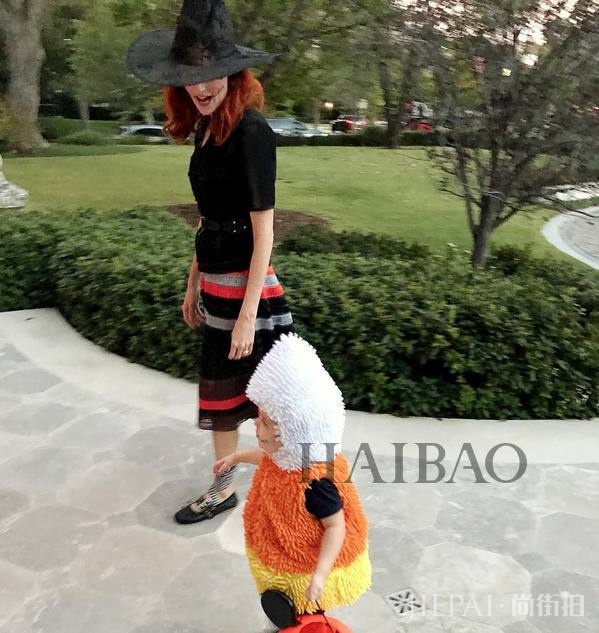 时尚编辑泰勒·托马西 (Taylor Tomasi) 精彩街拍集锦:最会“作妖”的女人,再浮夸的风格也能不抓马!