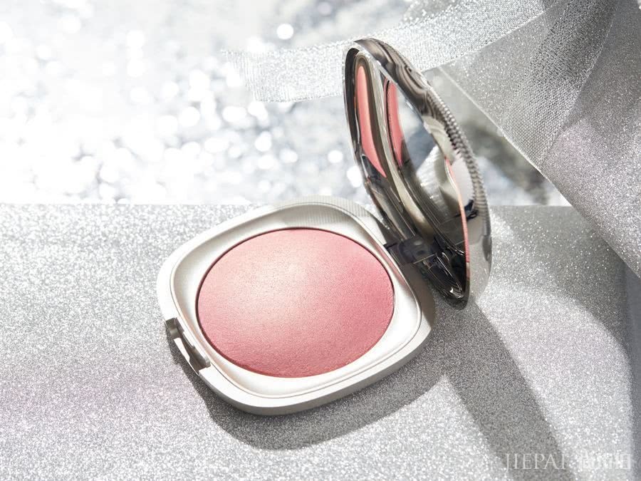 美妆博主疯狂推荐的彩妆,出了圣诞限量款,个个美爆