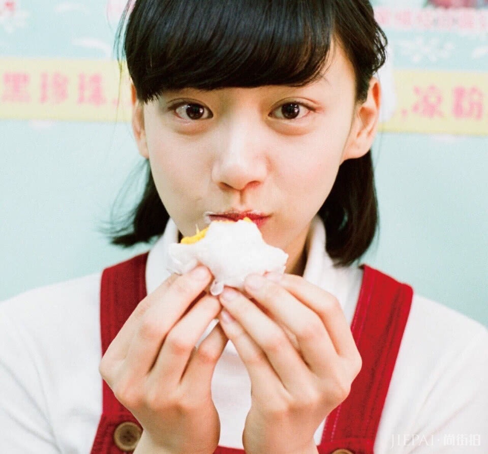 新晋香港宅男女神袁澧林,最近红遍ins。还是一位妥妥的广告女王!