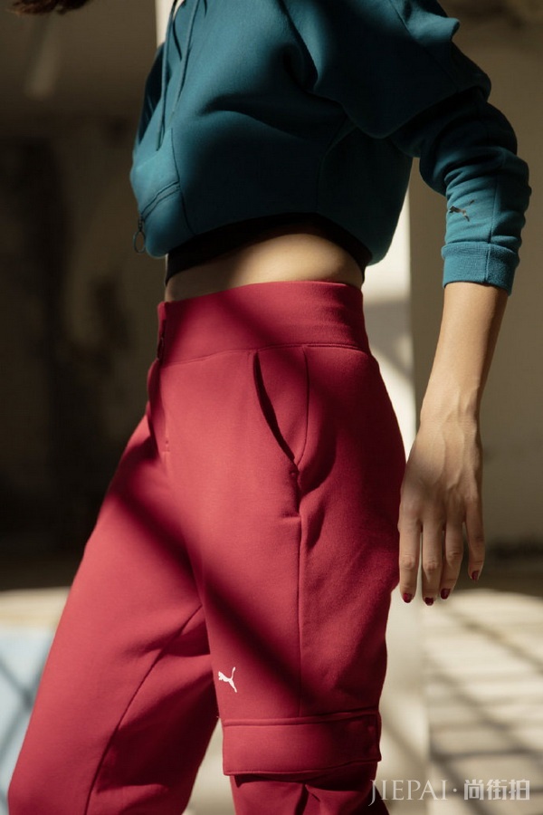 PUMA携手LAMA JOUNI打造女性专属THUNDER系列