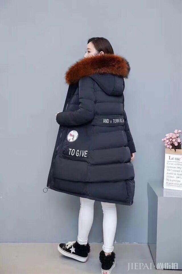 选对搭配方式，黑色羽绒服穿出高级感？