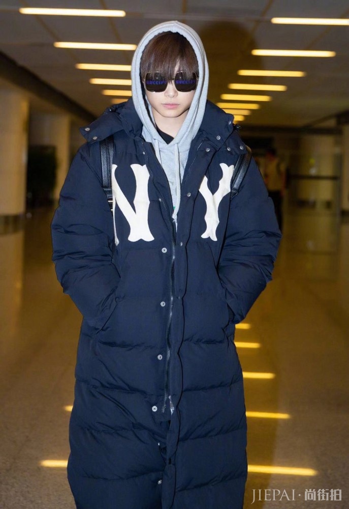 蔡依林两次撞衫李宇春,这回挑战长款羽绒服,小个子的她能赢吗?