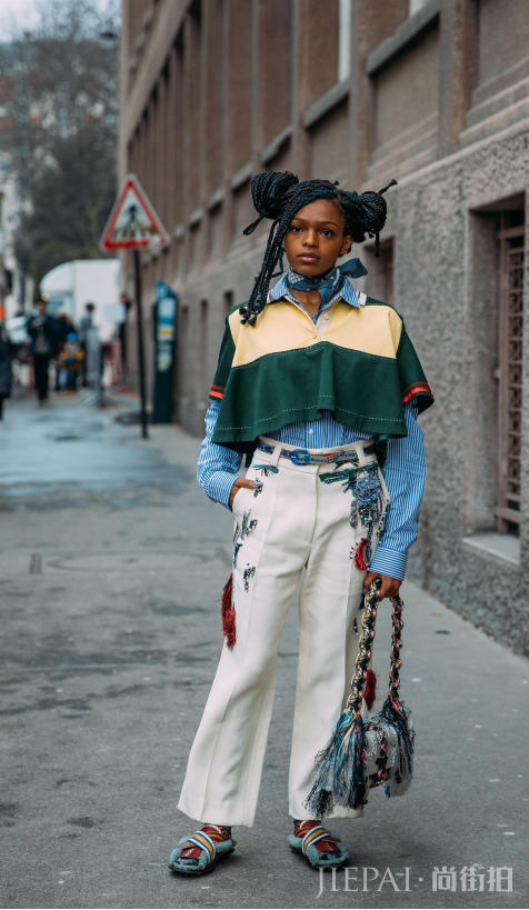 印花衬衫搭配什么外套?混搭优雅都是女人味的诠释