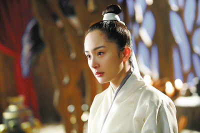 杨幂同款发际线，热巴靠“龙须刘海”才撑住，吴亦凡也来凑热闹！