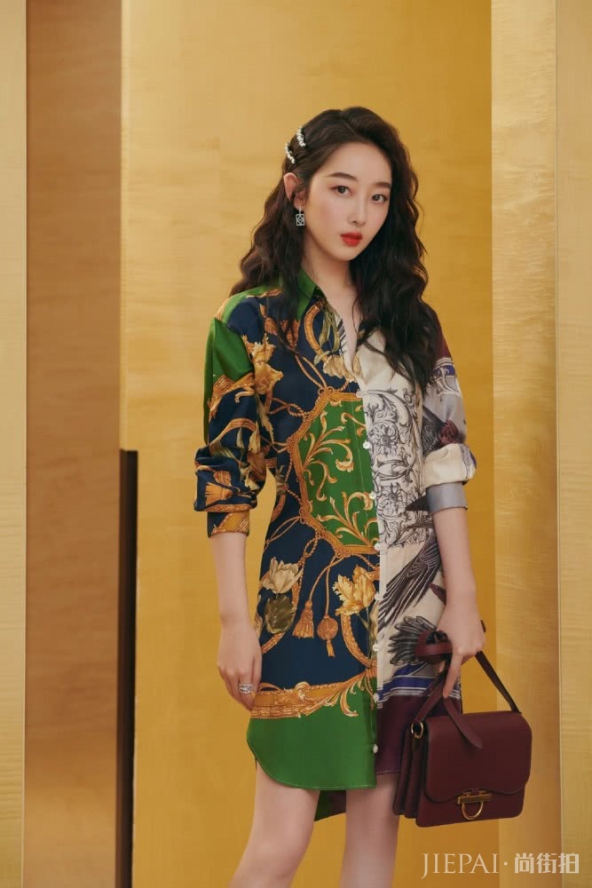 蒋梦婕无修图曝光,脸部僵硬白到发亮