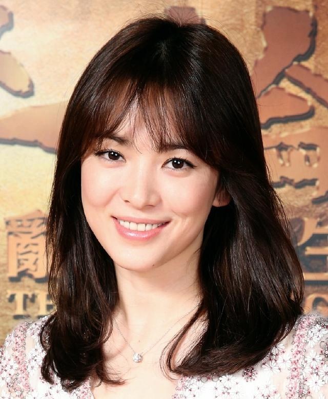 宋慧乔剪了一款波波头显小20岁