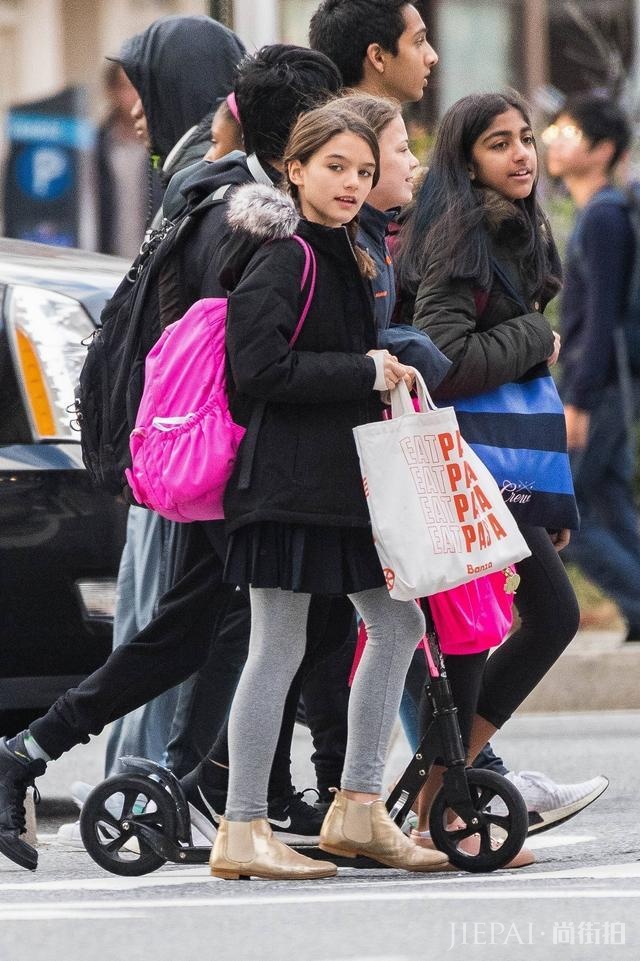 小苏瑞穿旧衣保暖又接地气，英气五官越来越像阿汤哥，想低调都难