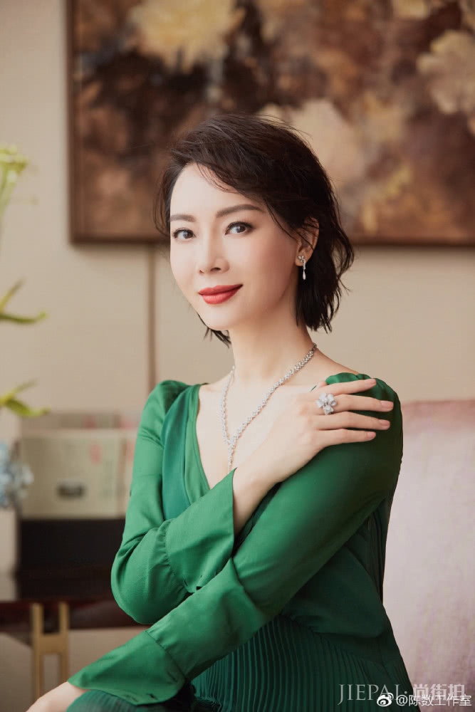 陈数剪摩卡波波头实力减龄,看起来如同20岁少女一样