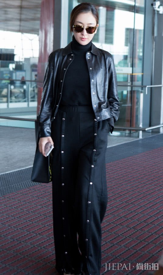 马苏的裤子和皮衣成了一条线，秒变腿长1米8