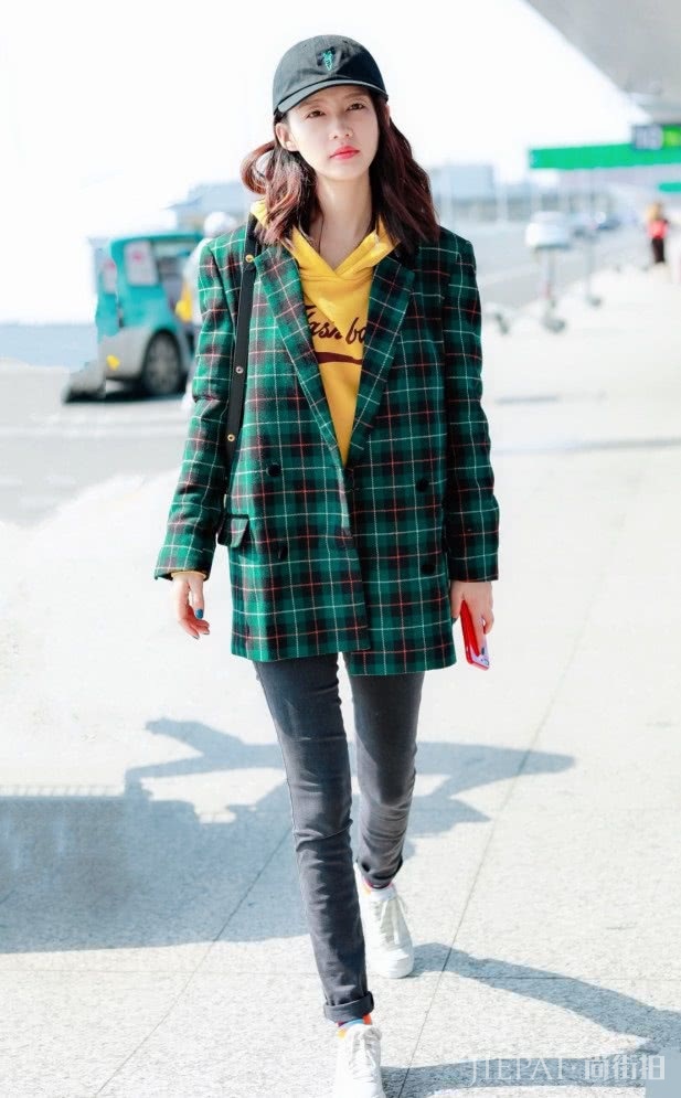 李沁的“香烟裤”无敌了!